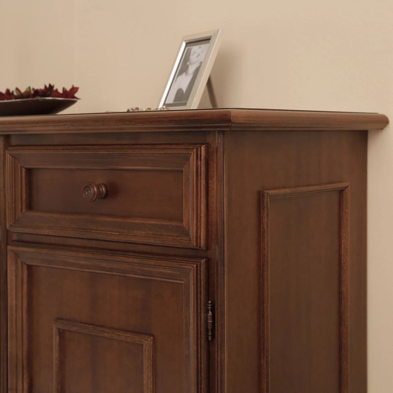 Montreux Buffet Arabella I - Partiellement en tulipier massif -Aspect vieilli teinté et vernis 11 Montreux Buffet Arabella I - Partiellement en tulipier massif -Aspect vieilli teinté et vernis – Image 9