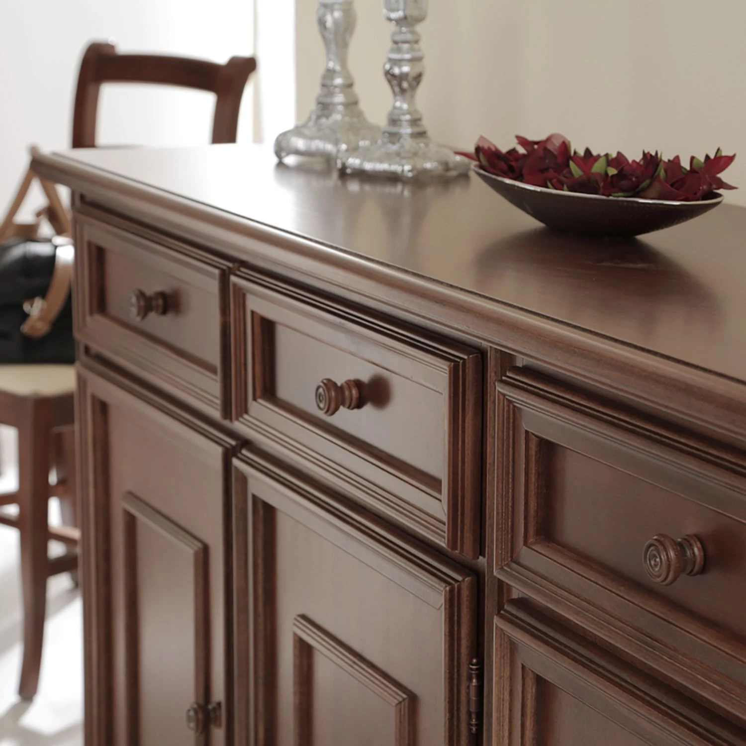 Montreux Buffet Arabella I - Partiellement en tulipier massif -Aspect vieilli teinté et vernis 13 Montreux Buffet Arabella I - Partiellement en tulipier massif -Aspect vieilli teinté et vernis – Image 11