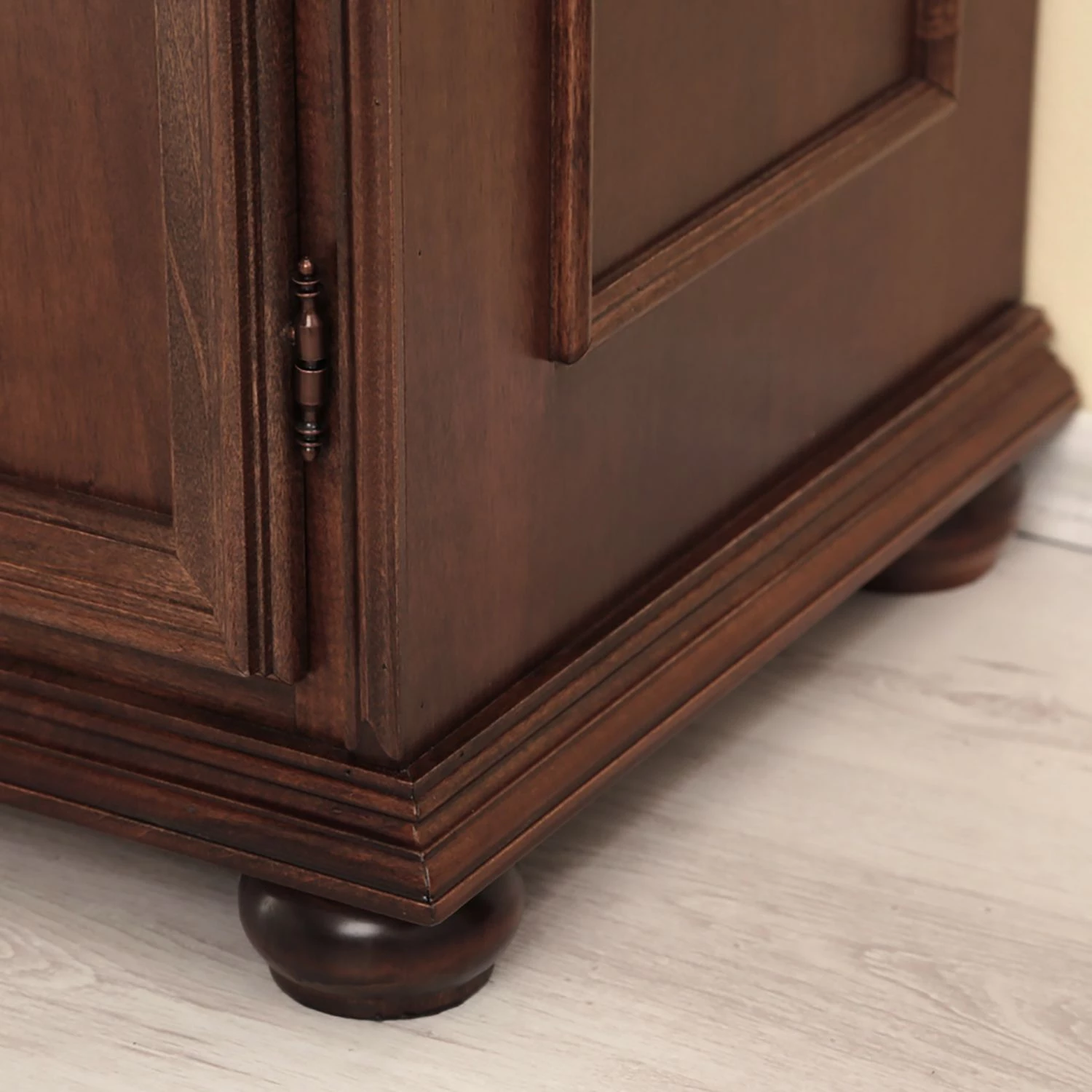 Montreux Buffet Arabella I - Partiellement en tulipier massif -Aspect vieilli teinté et vernis 14 Montreux Buffet Arabella I - Partiellement en tulipier massif -Aspect vieilli teinté et vernis – Image 12