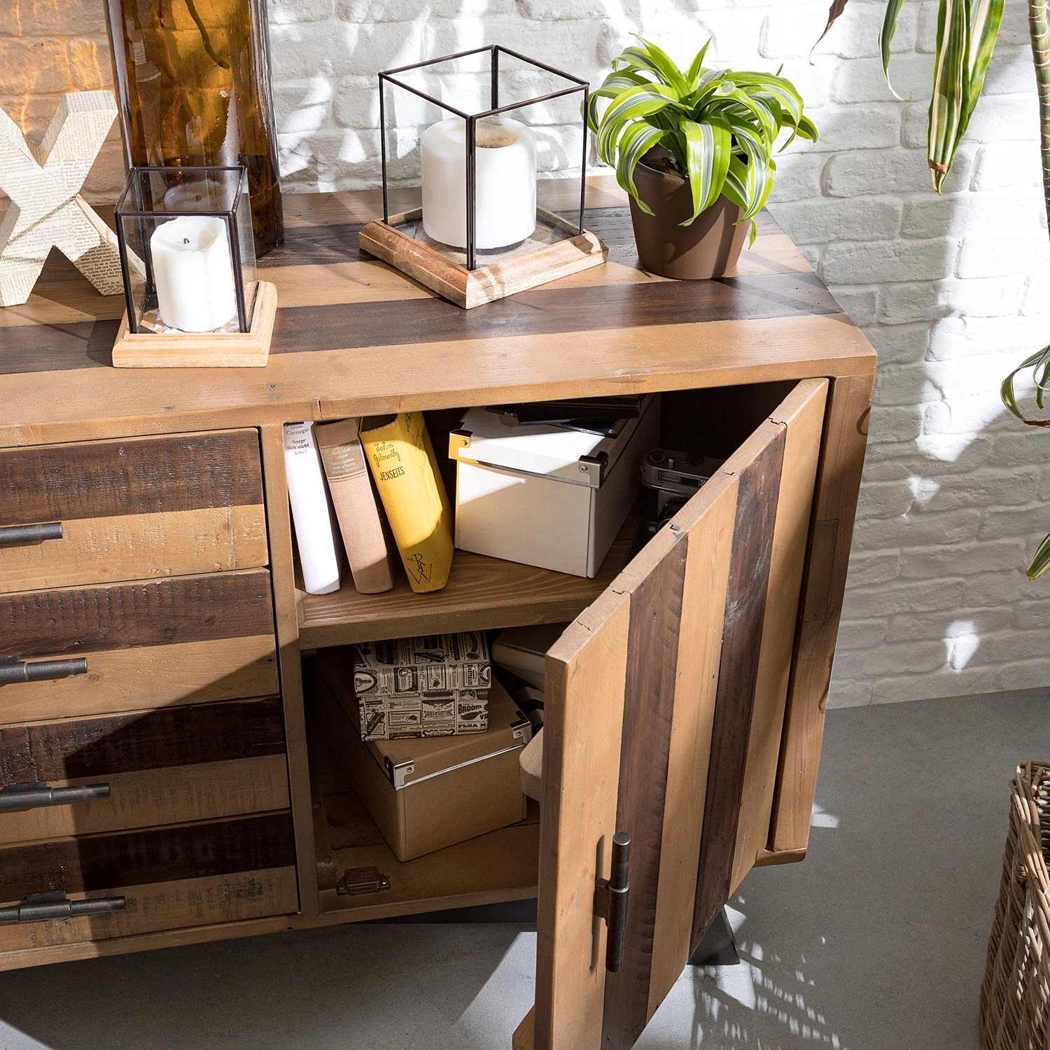 Ars manufacti Buffet Tamati II - Pin massif / Fer - Pin / Noir 9 Ars manufacti Buffet Tamati II - Pin massif / Fer - Pin / Noir – Image 7