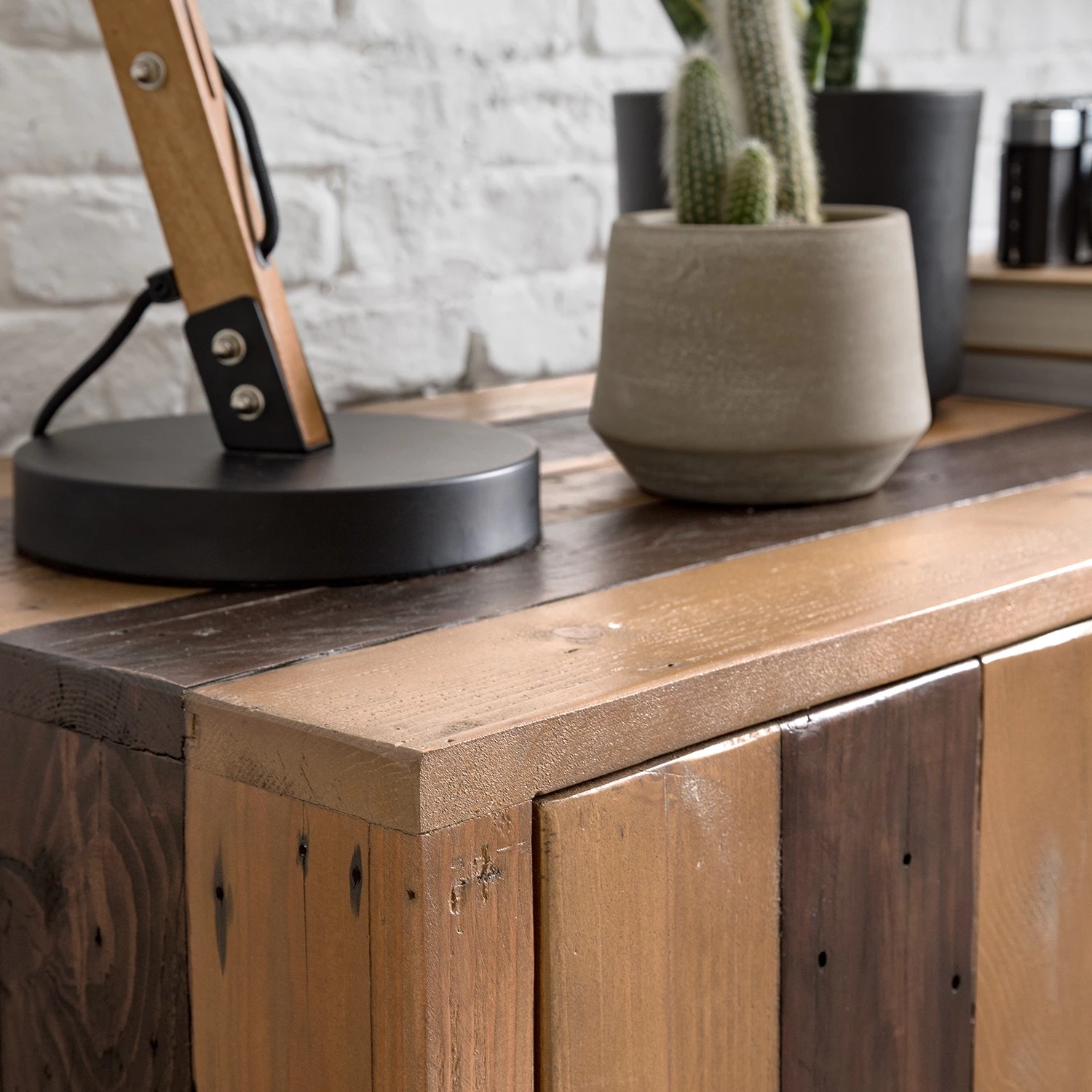 Ars manufacti Buffet Tamati II - Pin massif / Fer - Pin / Noir 11 Ars manufacti Buffet Tamati II - Pin massif / Fer - Pin / Noir – Image 9