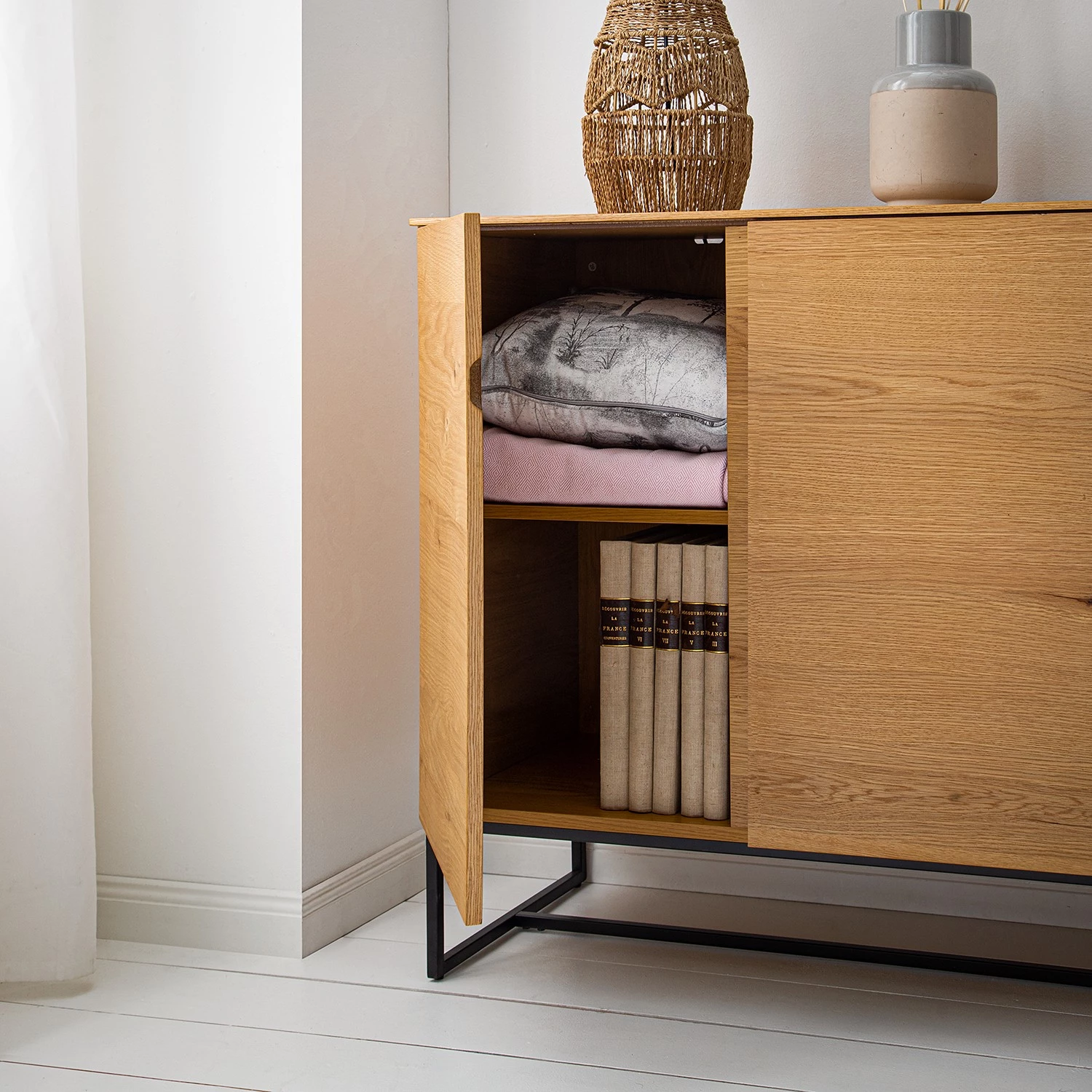 Ars Natura Buffet Nozza I - Placage en bois véritable - Chêne / Noir 17 Ars Natura Buffet Nozza I - Placage en bois véritable - Chêne / Noir – Image 15