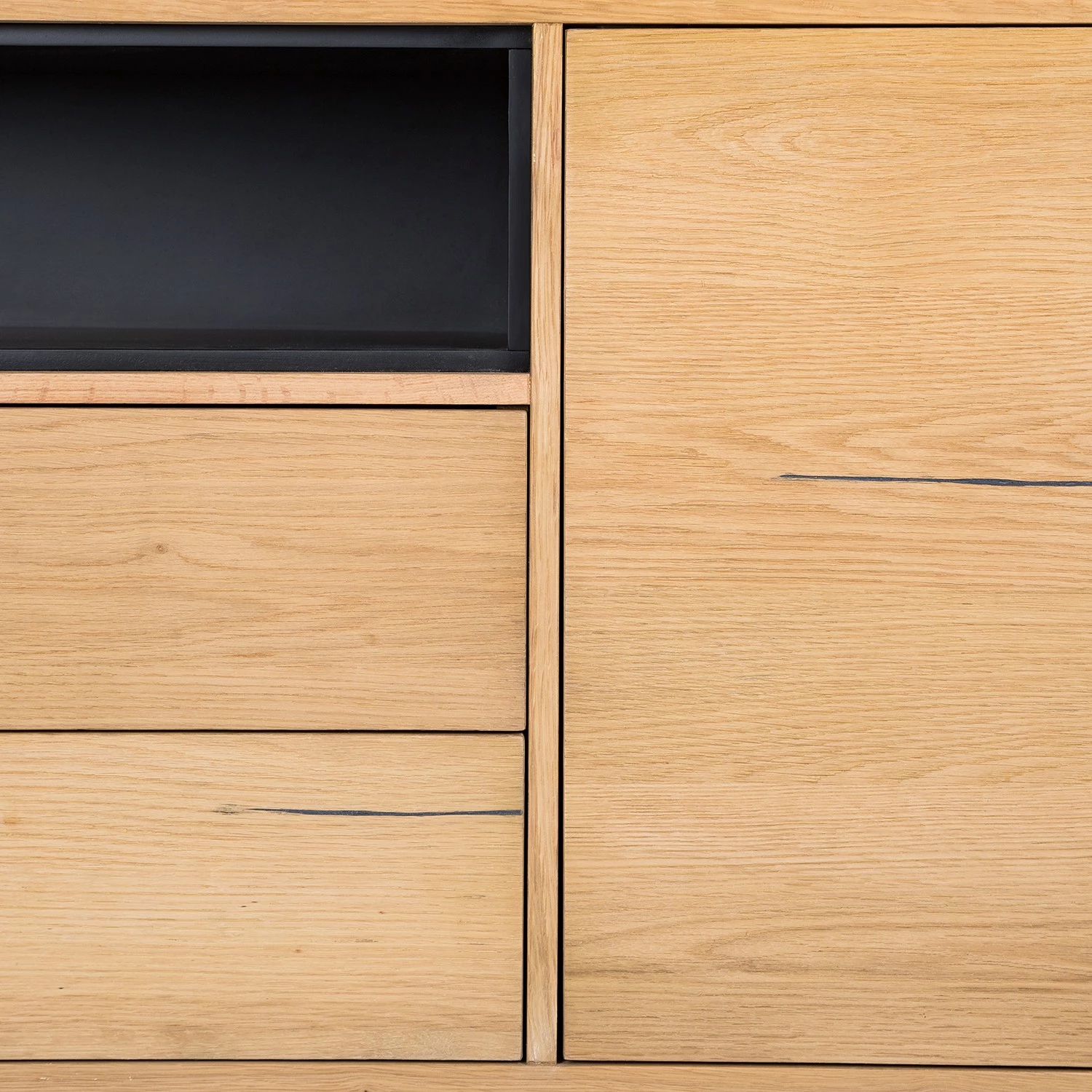 Studio Copenhagen Buffet Flox II - Placage en bois véritable / Métal -Chêne / Noir 11 Studio Copenhagen Buffet Flox II - Placage en bois véritable / Métal -Chêne / Noir – Image 9