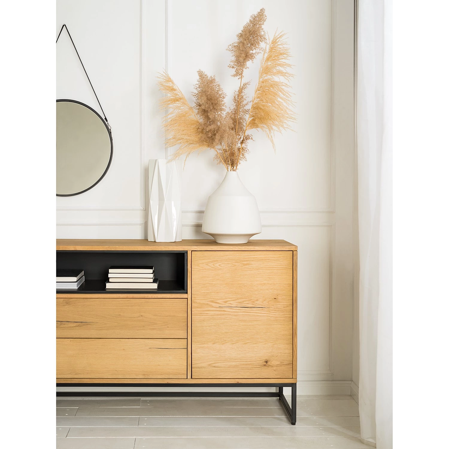 Studio Copenhagen Buffet Flox II - Placage en bois véritable / Métal -Chêne / Noir 8 Studio Copenhagen Buffet Flox II - Placage en bois véritable / Métal -Chêne / Noir – Image 6