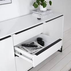 Fredriks Buffet White Hall II - Blanc mat / Noir 38 Fredriks Buffet White Hall II - Blanc mat / Noir -France Enfilades Soldes 2022 1000218367 210521 08364500003 DETAILS P000000001000218367