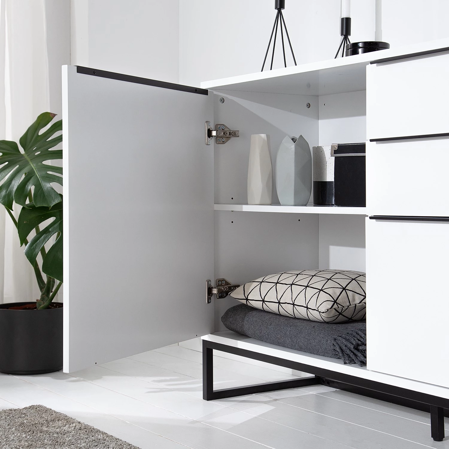 Fredriks Buffet White Hall II - Blanc mat / Noir 21 Fredriks Buffet White Hall II - Blanc mat / Noir – Image 19