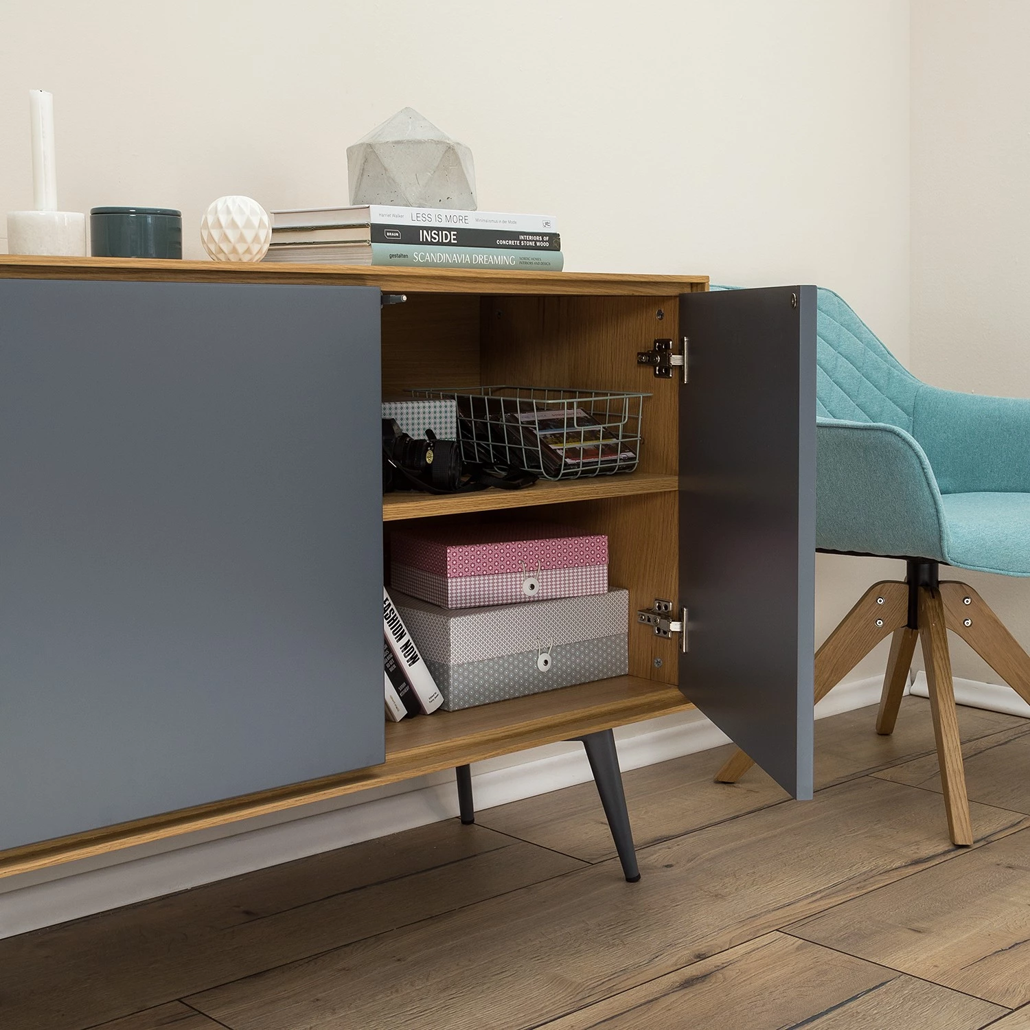 Studio Copenhagen Buffet Danica - Placage en bois véritable - Gris foncé mat / Frêne 10 Studio Copenhagen Buffet Danica - Placage en bois véritable - Gris foncé mat / Frêne – Image 8