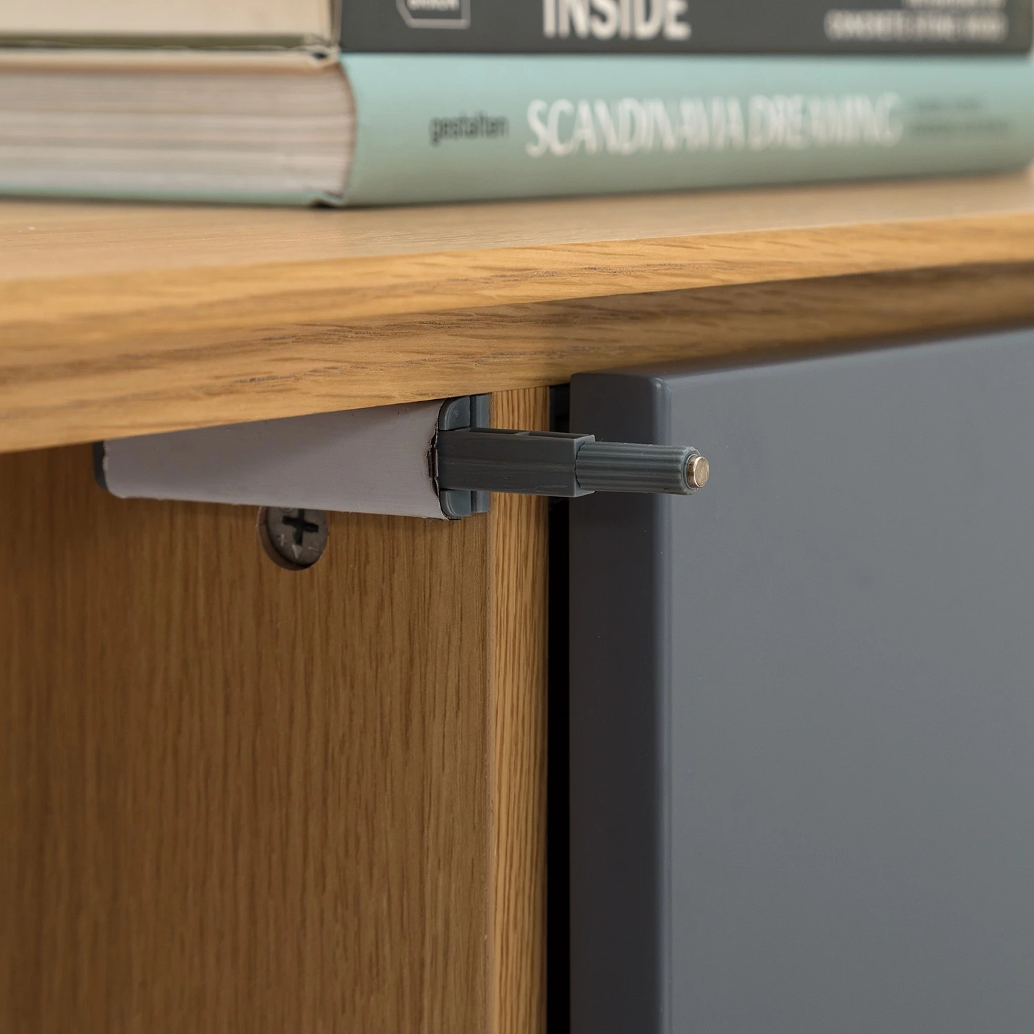 Studio Copenhagen Buffet Danica - Placage en bois véritable - Gris foncé mat / Frêne 12 Studio Copenhagen Buffet Danica - Placage en bois véritable - Gris foncé mat / Frêne – Image 10