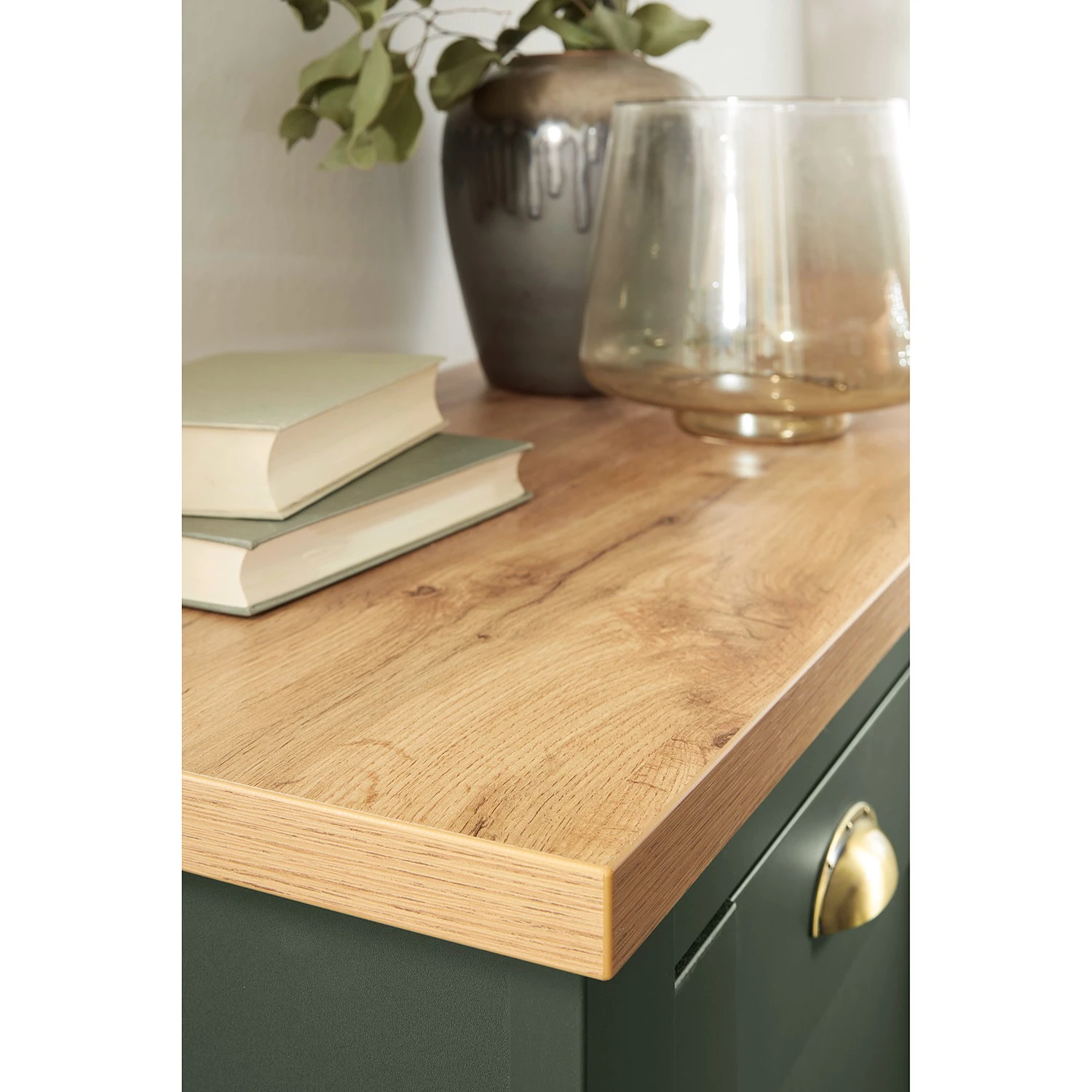 Norrwood Buffet Cardet - Vert mousse / Imitation chêne de Wotan 9 Norrwood Buffet Cardet - Vert mousse / Imitation chêne de Wotan – Image 7