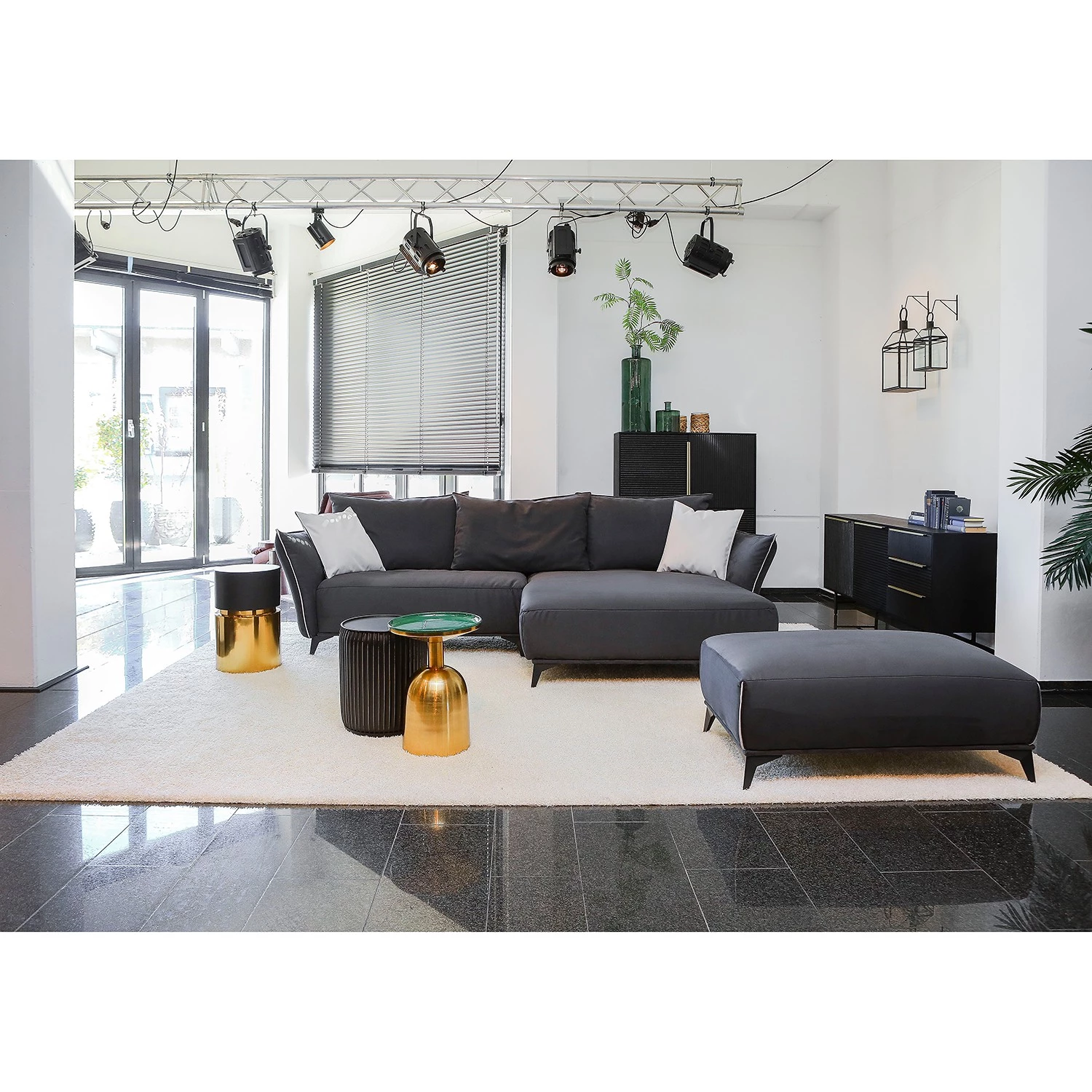 Red Living Buffet Soyons - Acacia massif / Métal - Noir / Doré 4 Red Living Buffet Soyons - Acacia massif / Métal - Noir / Doré – Image 2