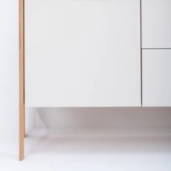 Studio Copenhagen Enfilade Maayka I - Partiellement en chêne massif - Blanc / Chêne clair -France Enfilades Soldes 2022 1000277378 211012 153647000066 DETAILS P000000001000277378