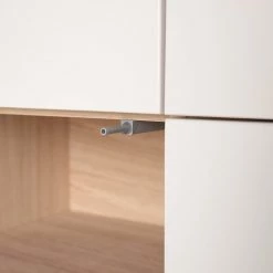 Studio Copenhagen Enfilade Maayka III - Partiellement en chêne massif - Blanc / Chêne clair 21 Studio Copenhagen Enfilade Maayka III - Partiellement en chêne massif - Blanc / Chêne clair -France Enfilades Soldes 2022 1000300841 220803 035 DETAILS P000000001000300841