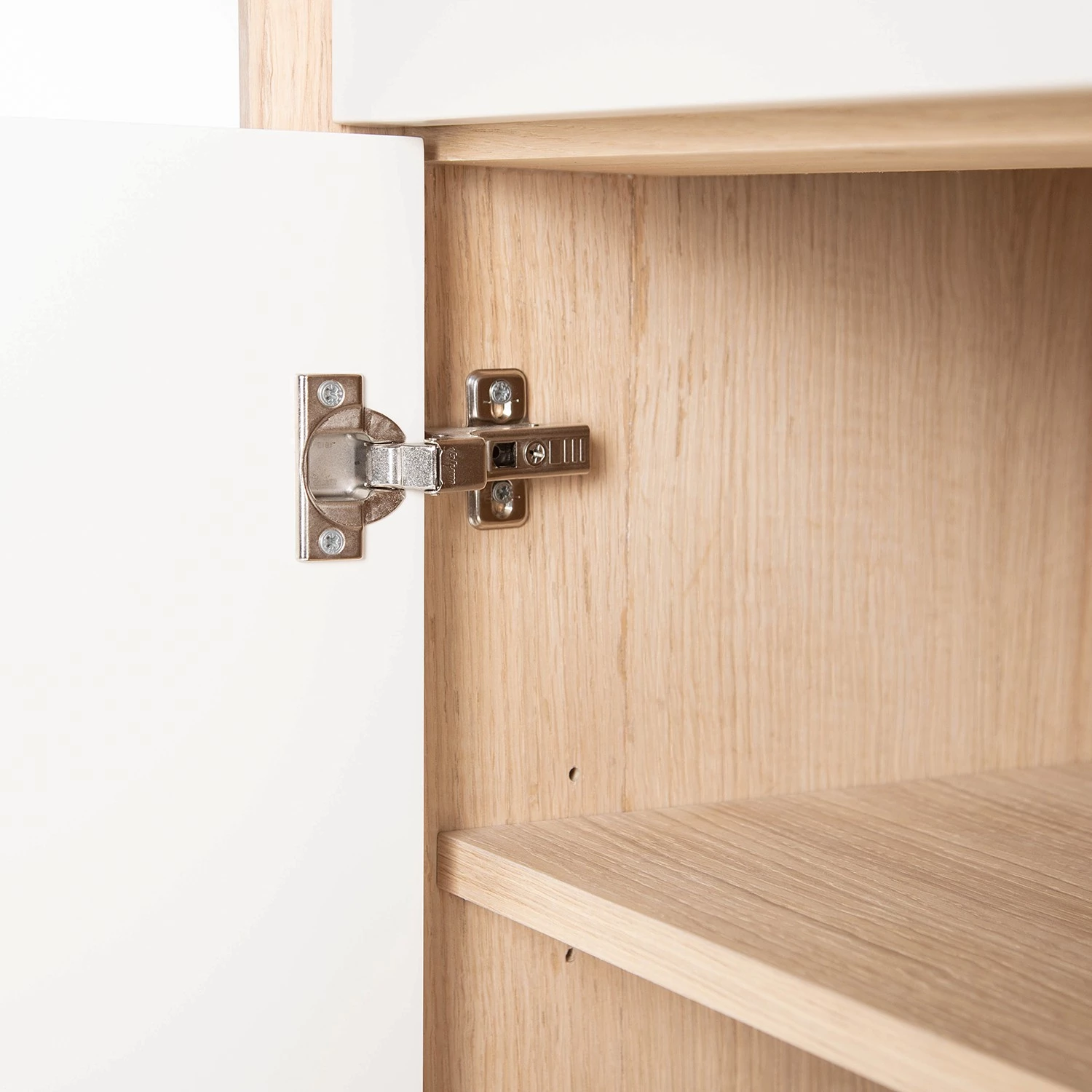 Studio Copenhagen Enfilade Maayka III - Partiellement en chêne massif - Blanc / Chêne clair 12 Studio Copenhagen Enfilade Maayka III - Partiellement en chêne massif - Blanc / Chêne clair – Image 10